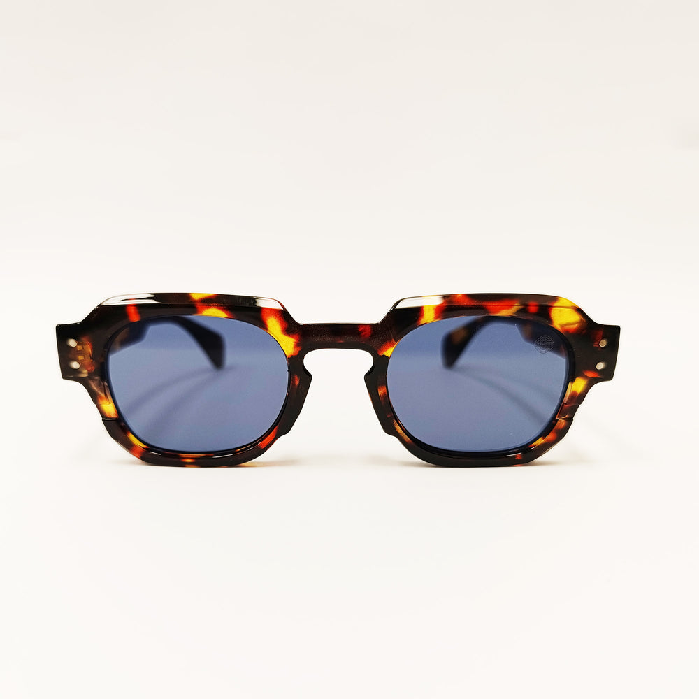 Sunglasses with tortoiseshell frame and blue lenses