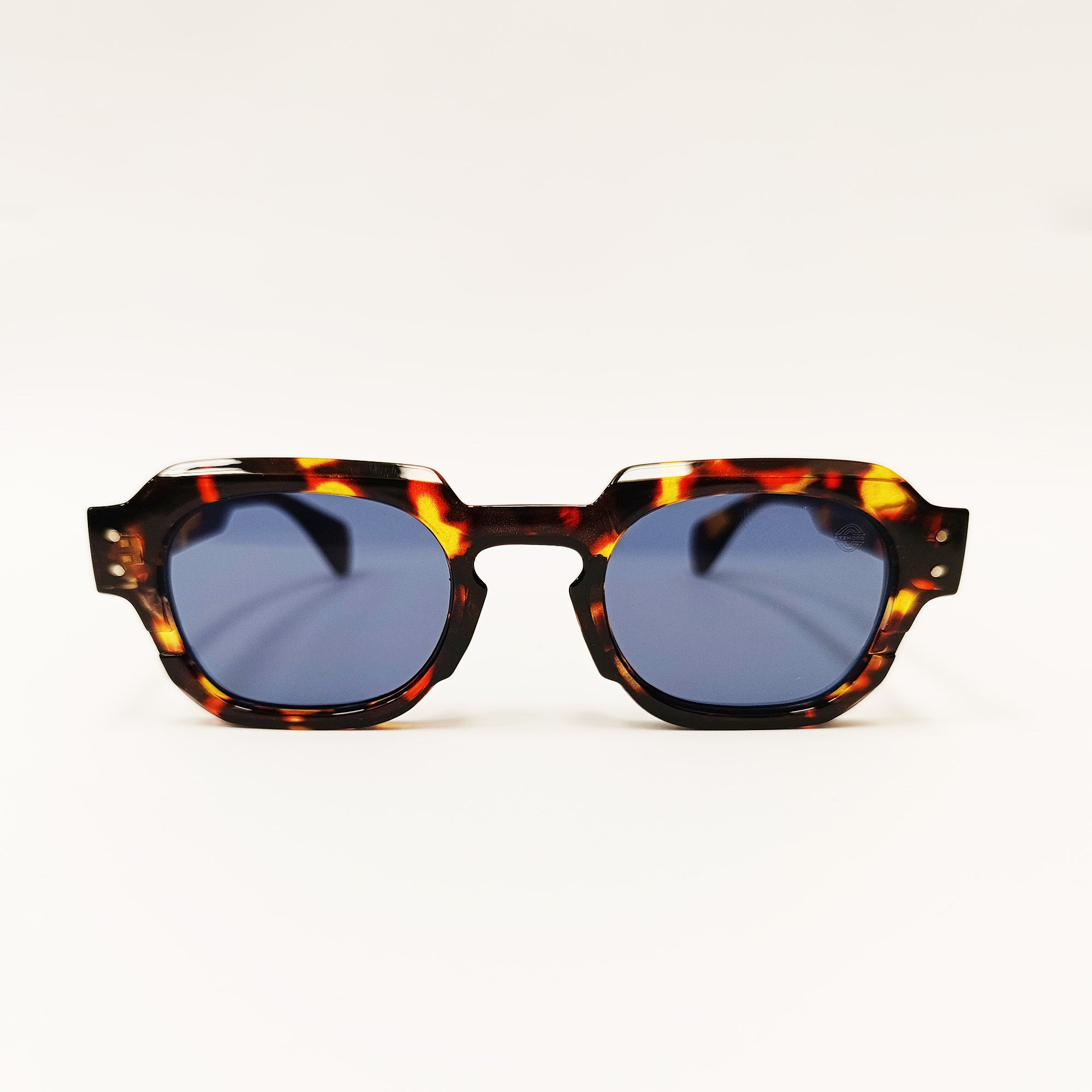 Sunglasses with tortoiseshell frame and blue lenses